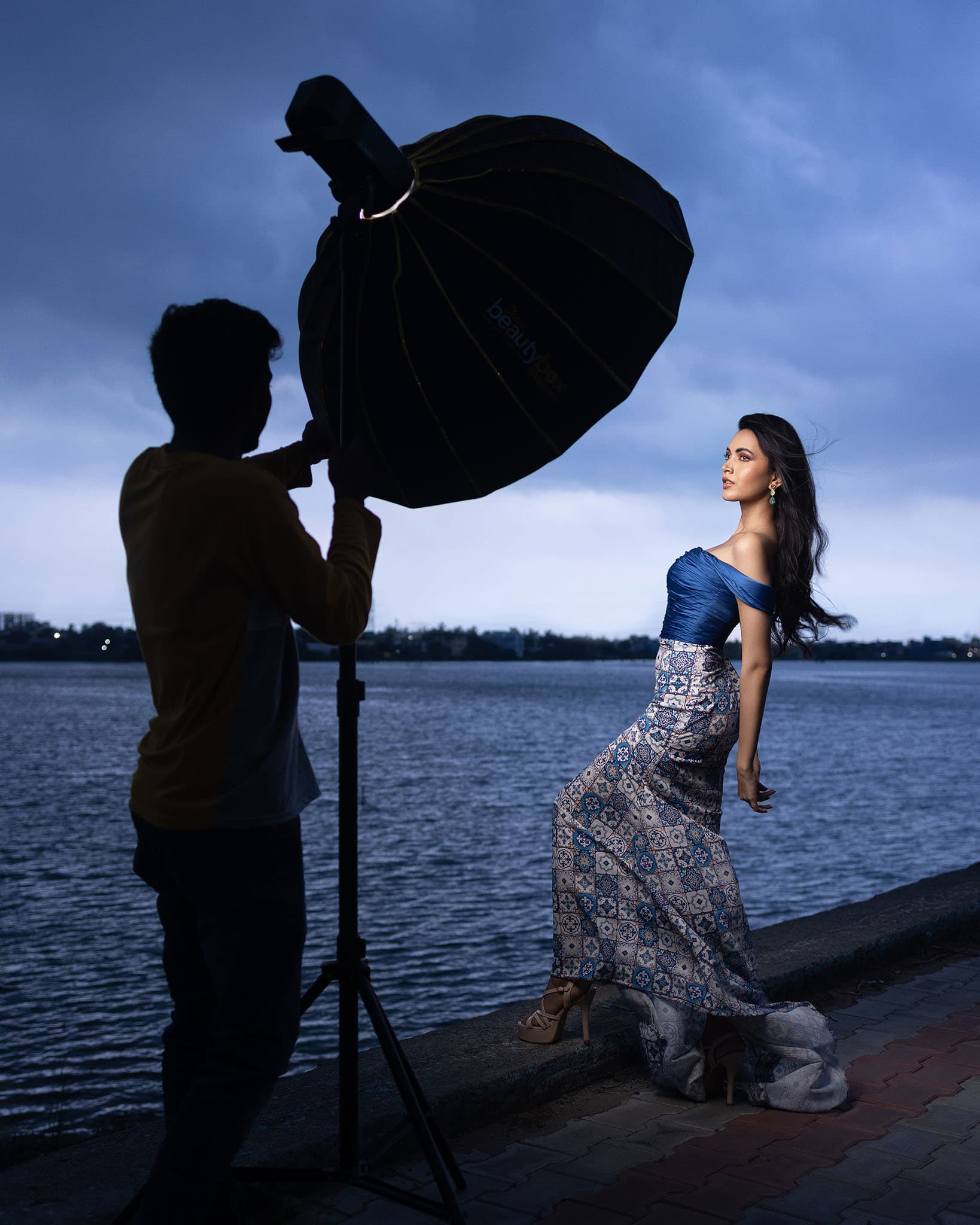 Light. Pose. Emotion.